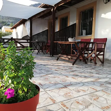 Panormitis Pizanias Apartman *