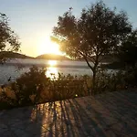 شقة Panormitis Pizanias Skaliá