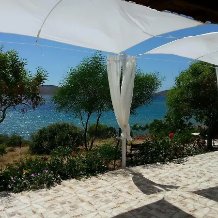 Panormitis Pizanias Апартаменты *